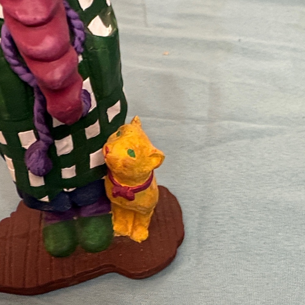Vintage Dept. 56 All Through The House Sue Ellen Christmas Vintage Figurine - Picture 3 of 4